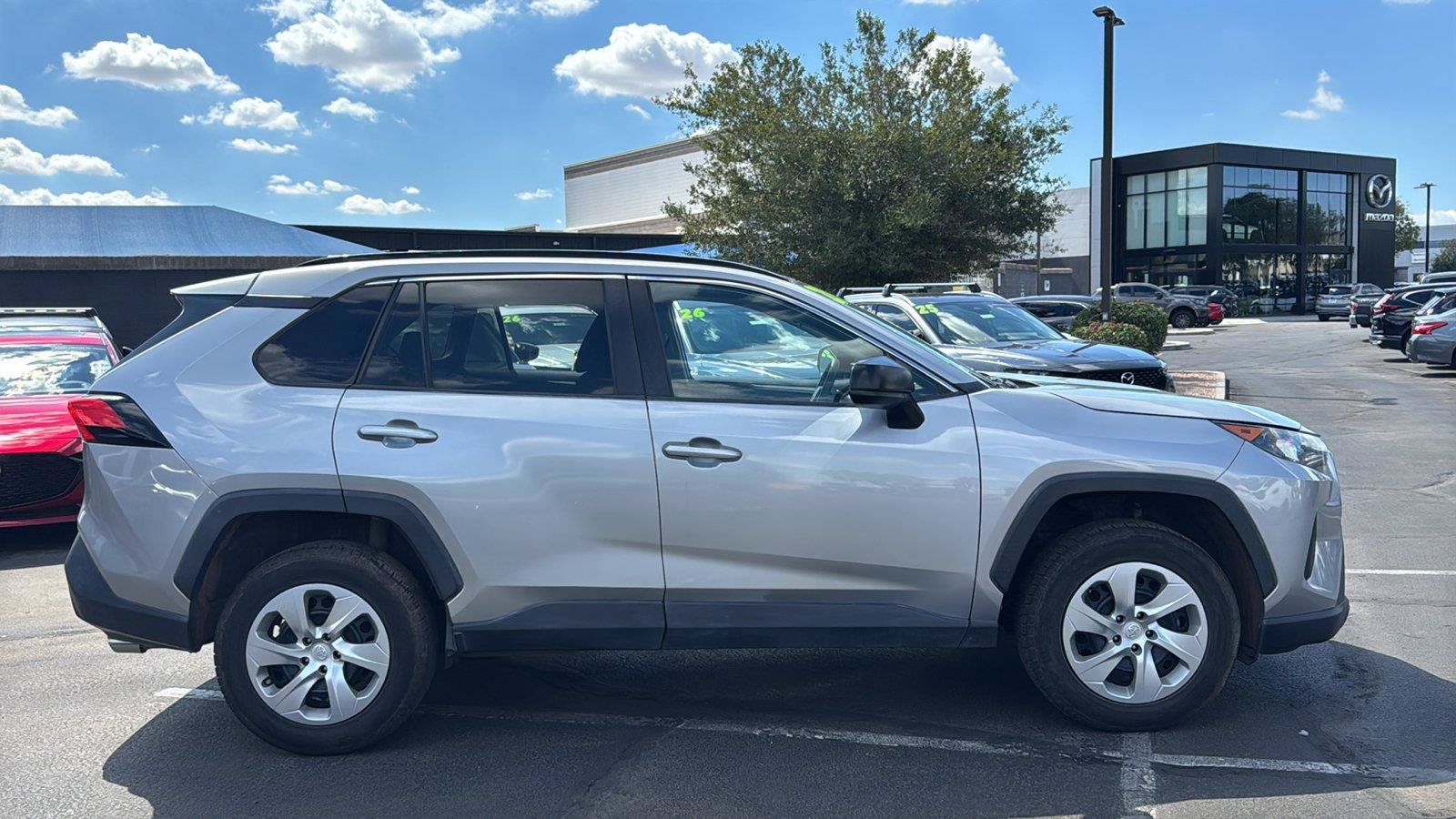 Used 2021 Toyota RAV4 LE AWD/4WD image 3
