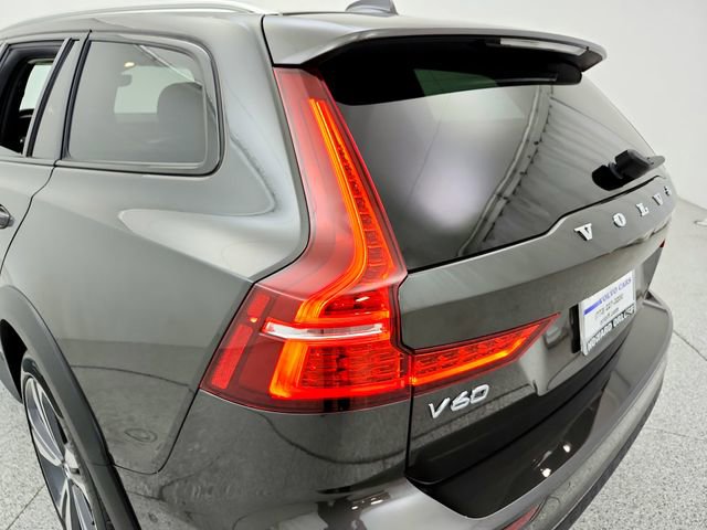 Used 2025 Volvo V60 B5 Cross Country Plus AWD/4WD image 28