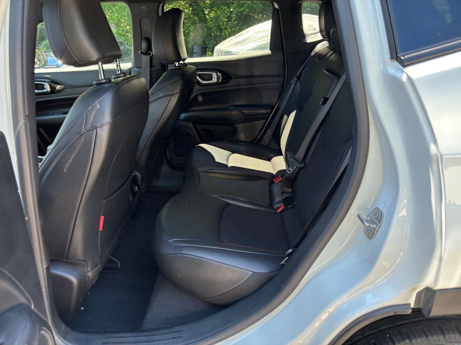 Used 2025 Jeep Compass Trailhawk AWD/4WD image 21