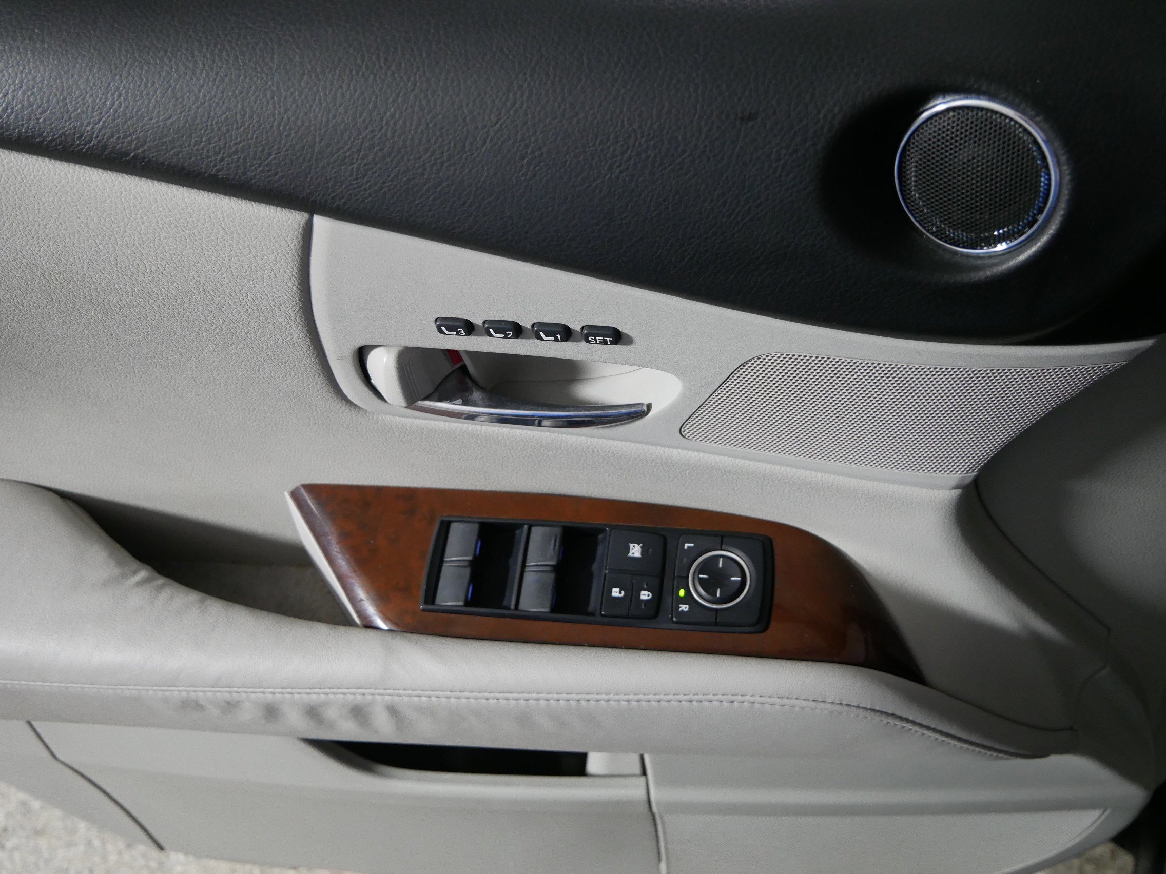 Used 2011 Lexus RX 350 AWD w/ Premium Pkg image 19