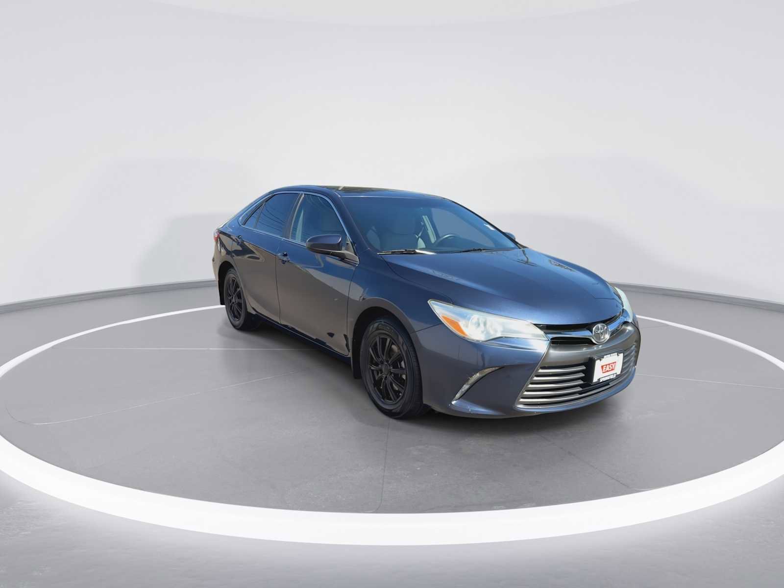 Used 2015 Toyota Camry LE image 2