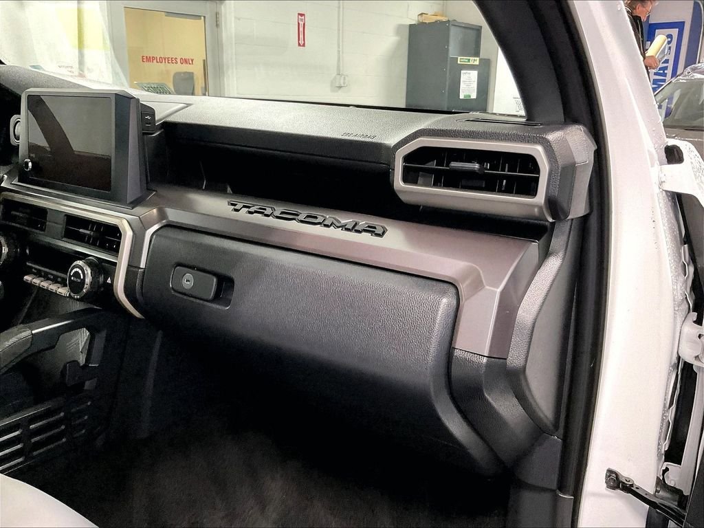 Used 2025 Toyota Tacoma SR5 AWD/4WD image 13