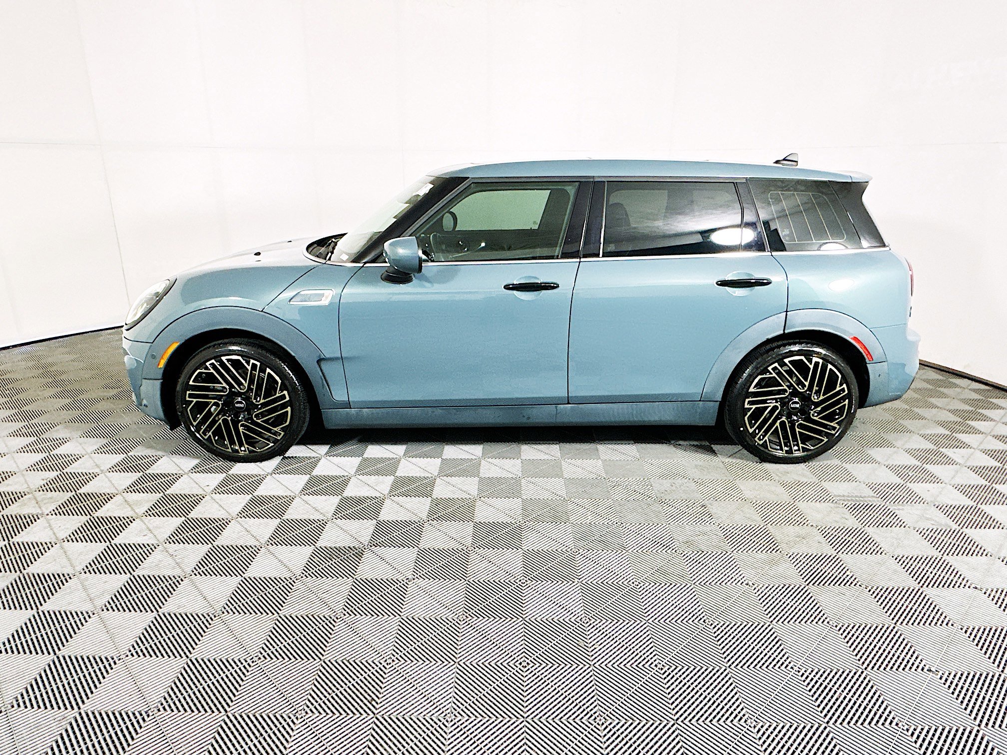 Used 2024 MINI Cooper Clubman S w/ MINI Untold Edition image 6