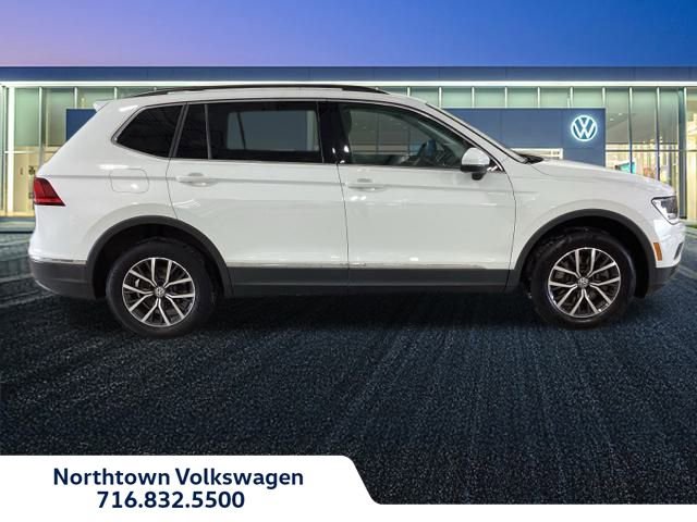 Used 2020 Volkswagen Tiguan SE w/ Panoramic Sunroof Package image 2