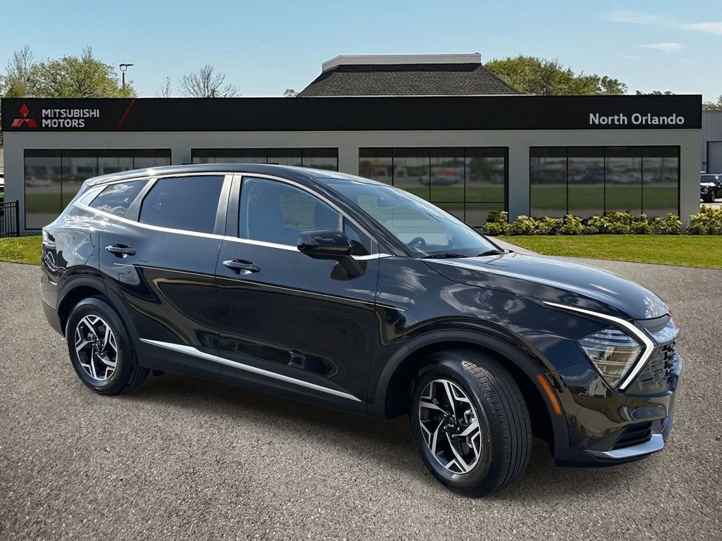 Used 2025 Kia Sportage LX image 7