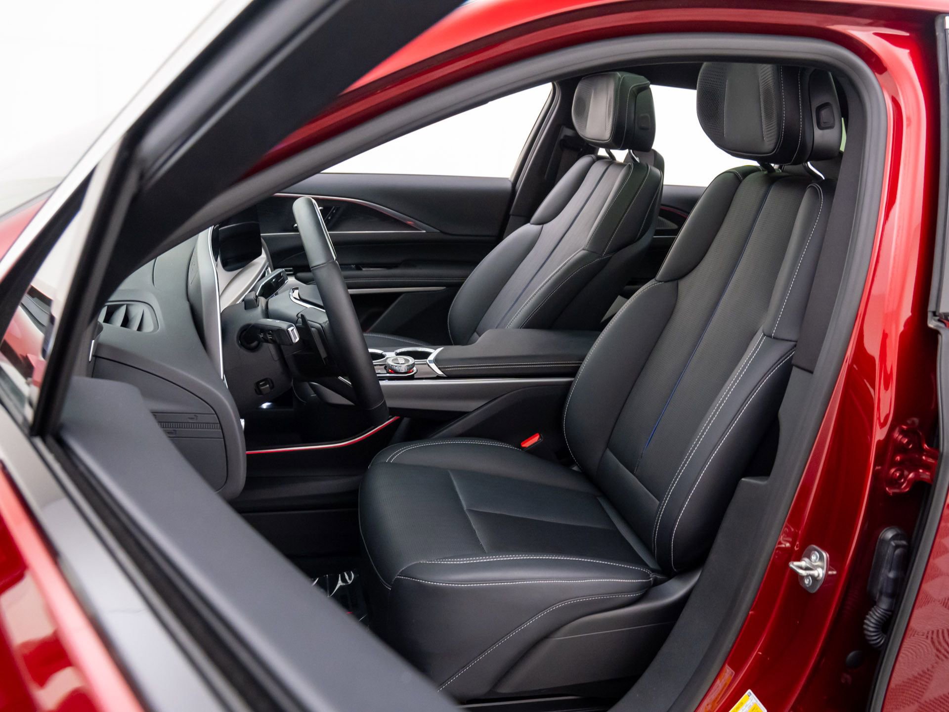 Certified 2024 Cadillac Lyriq Luxury w/ LPO, Floor Liner Package image 20