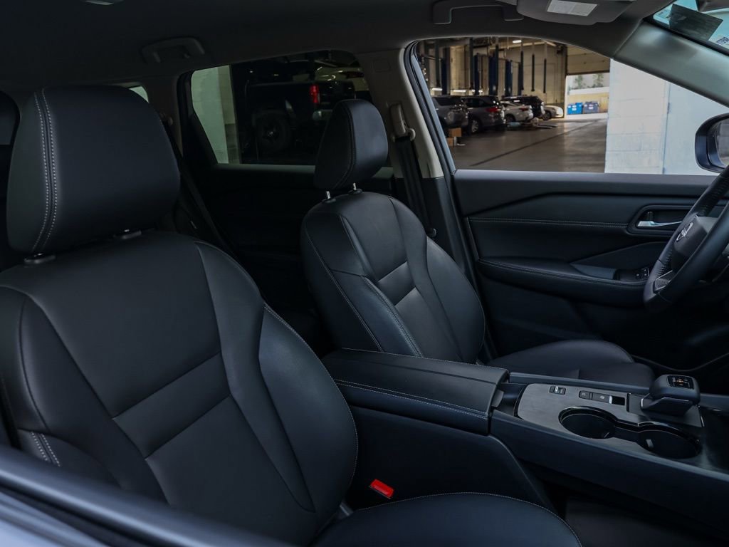 Used 2025 Nissan Rogue SL image 21