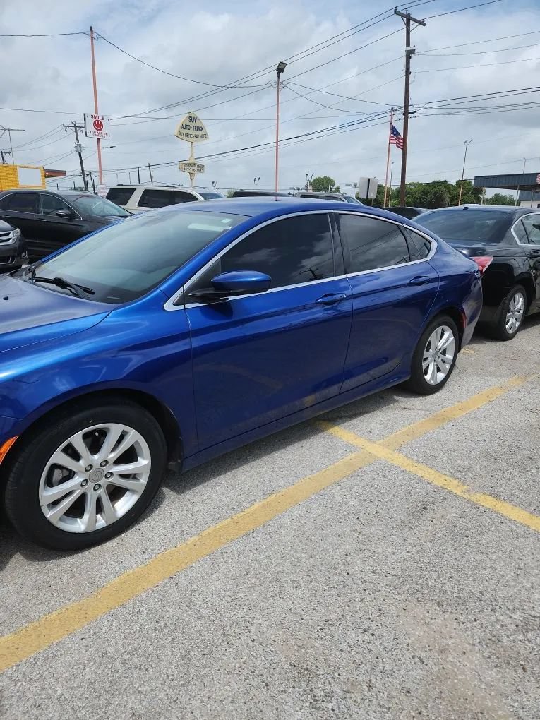 Used 2015 Chrysler 200 Limited FWD image 1