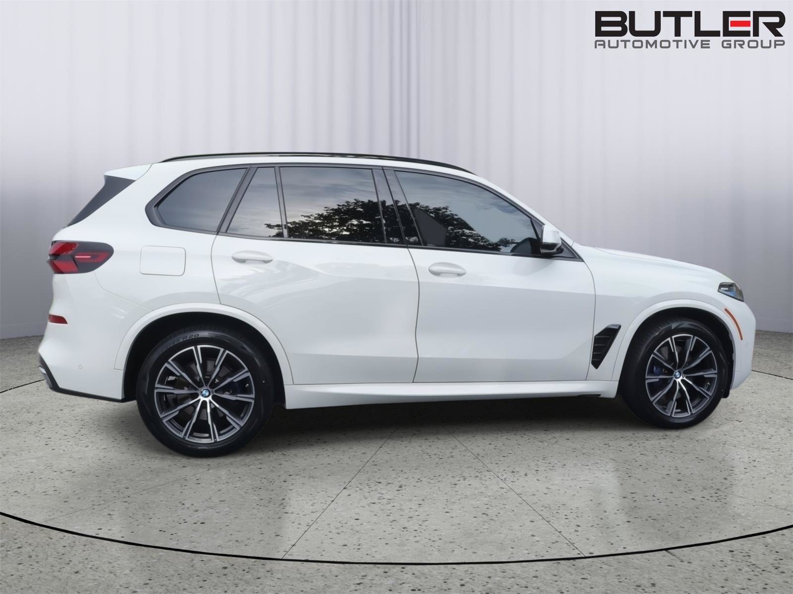 Used 2024 BMW X5 xDrive40i w/ M Sport Package AWD/4WD image 8