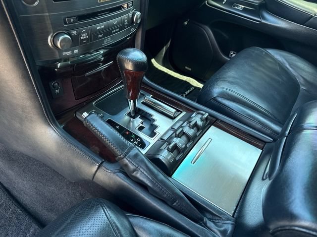 Used 2011 Lexus LX 570 4WD w/ Luxury Pkg image 26