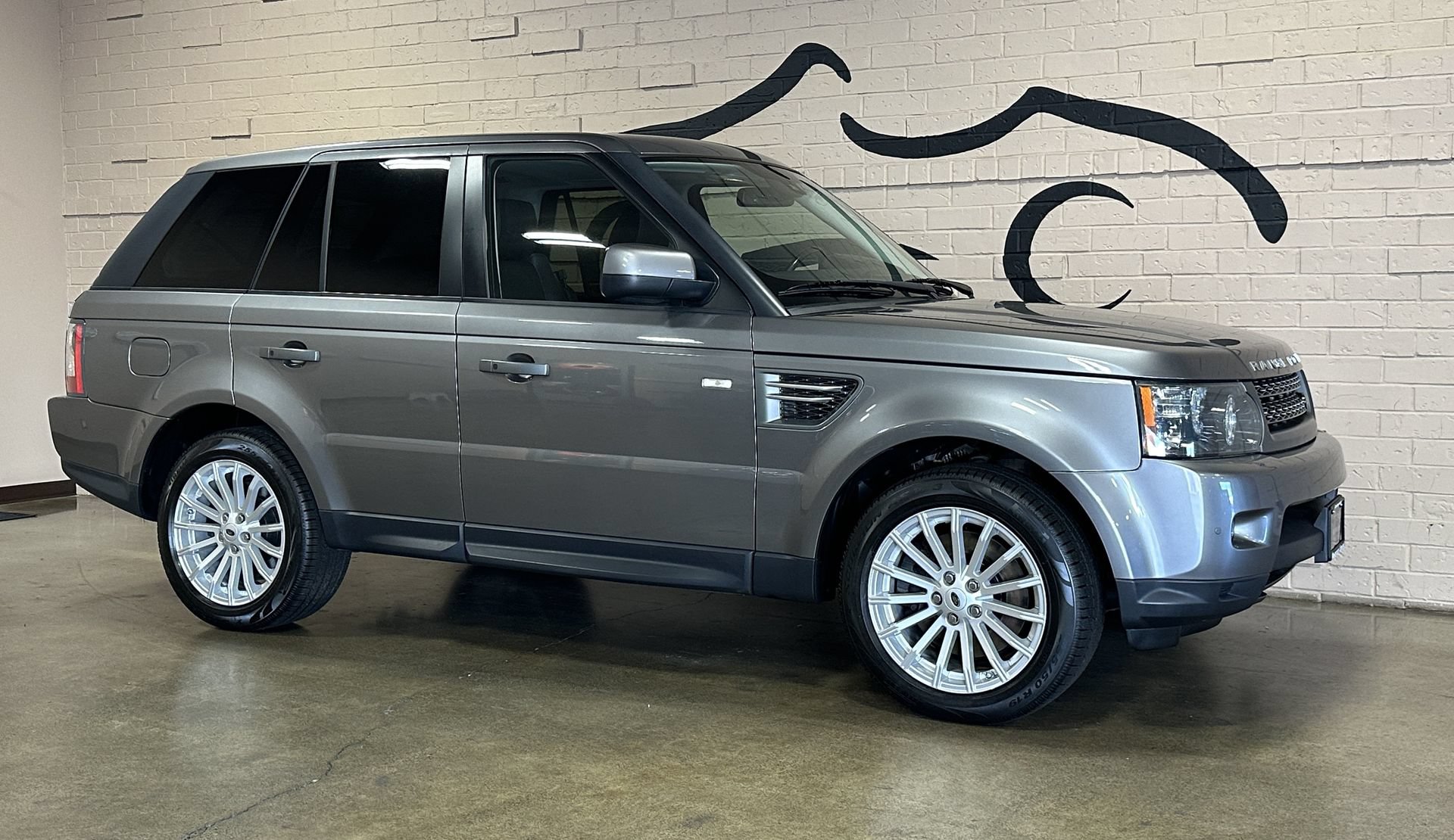 Used 2011 Land Rover Range Rover Sport HSE AWD/4WD image 4