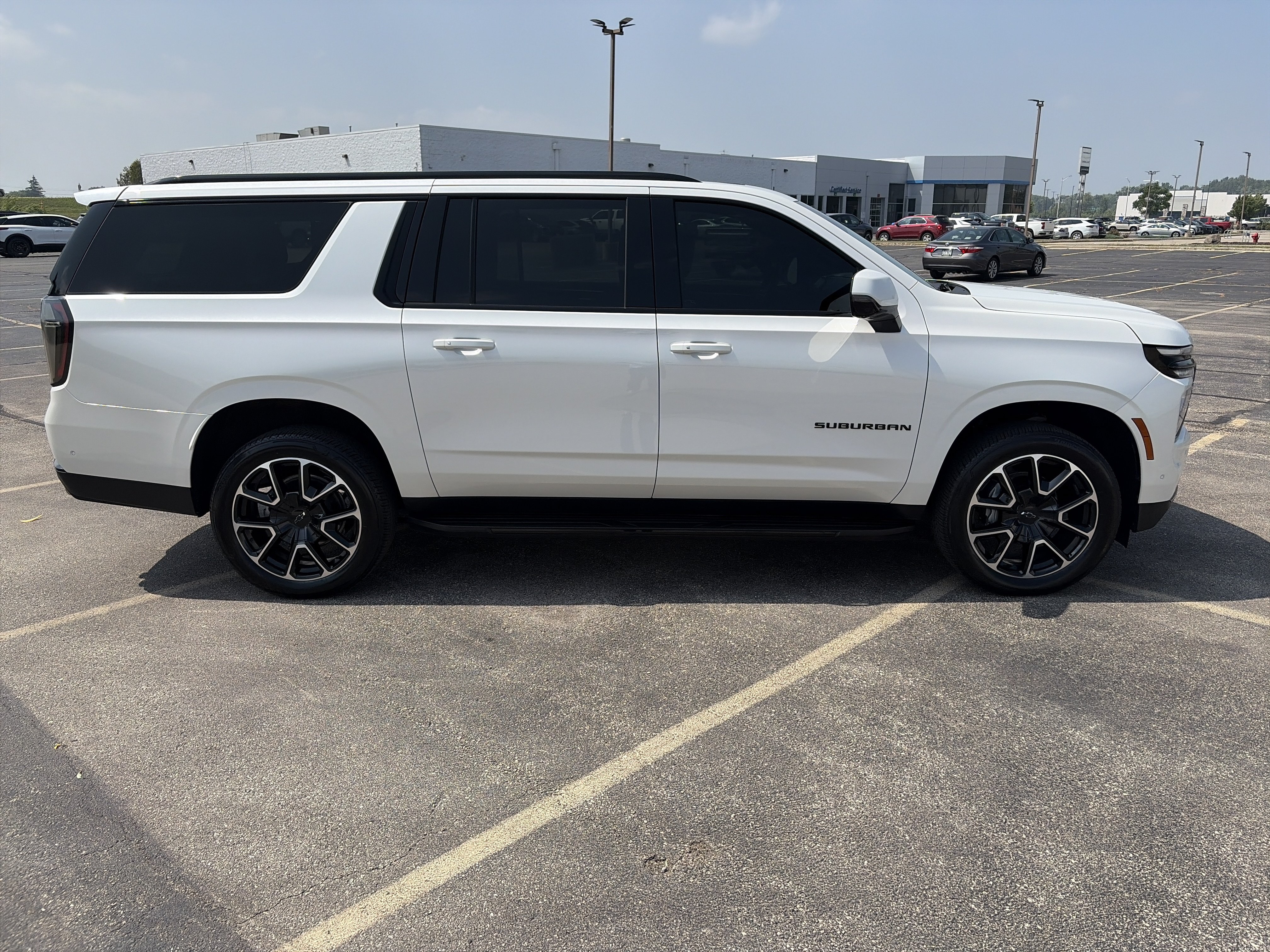 Used 2025 Chevrolet Suburban RST w/ Comfort Package AWD/4WD image 7