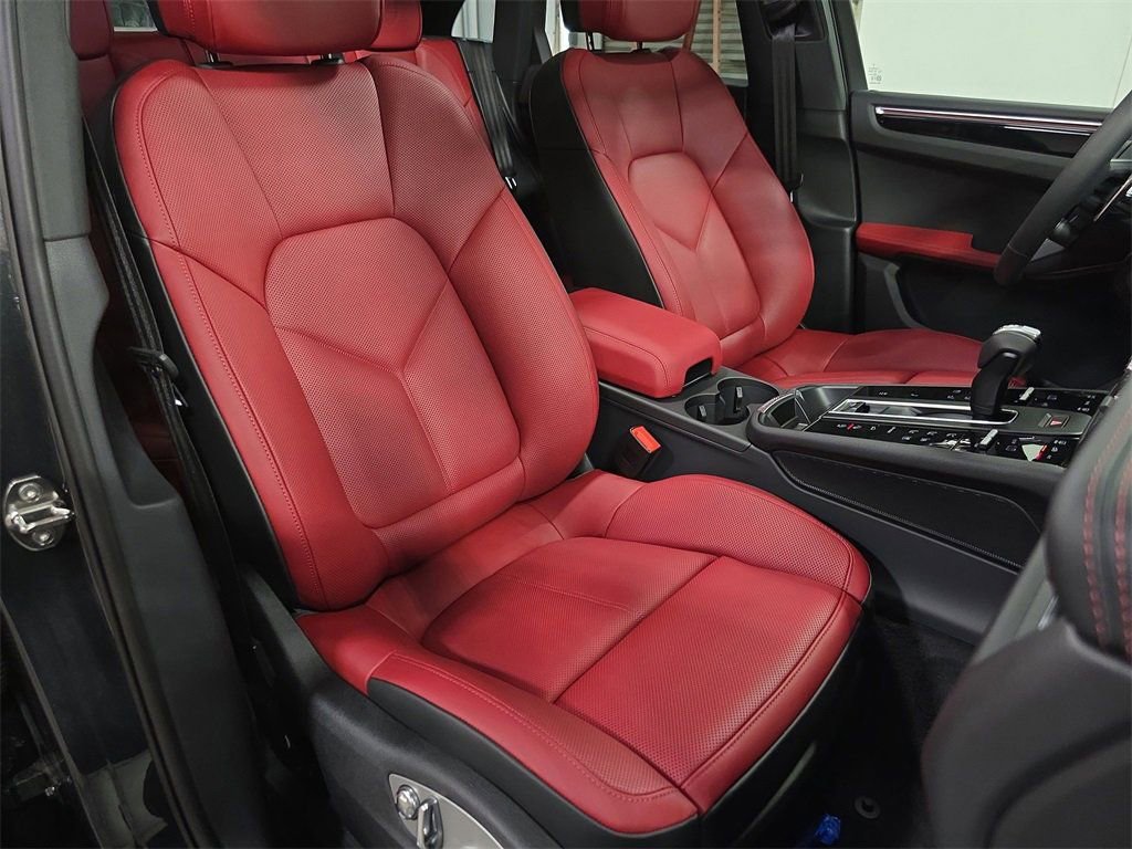 Certified 2025 Porsche Macan Turbo image 26