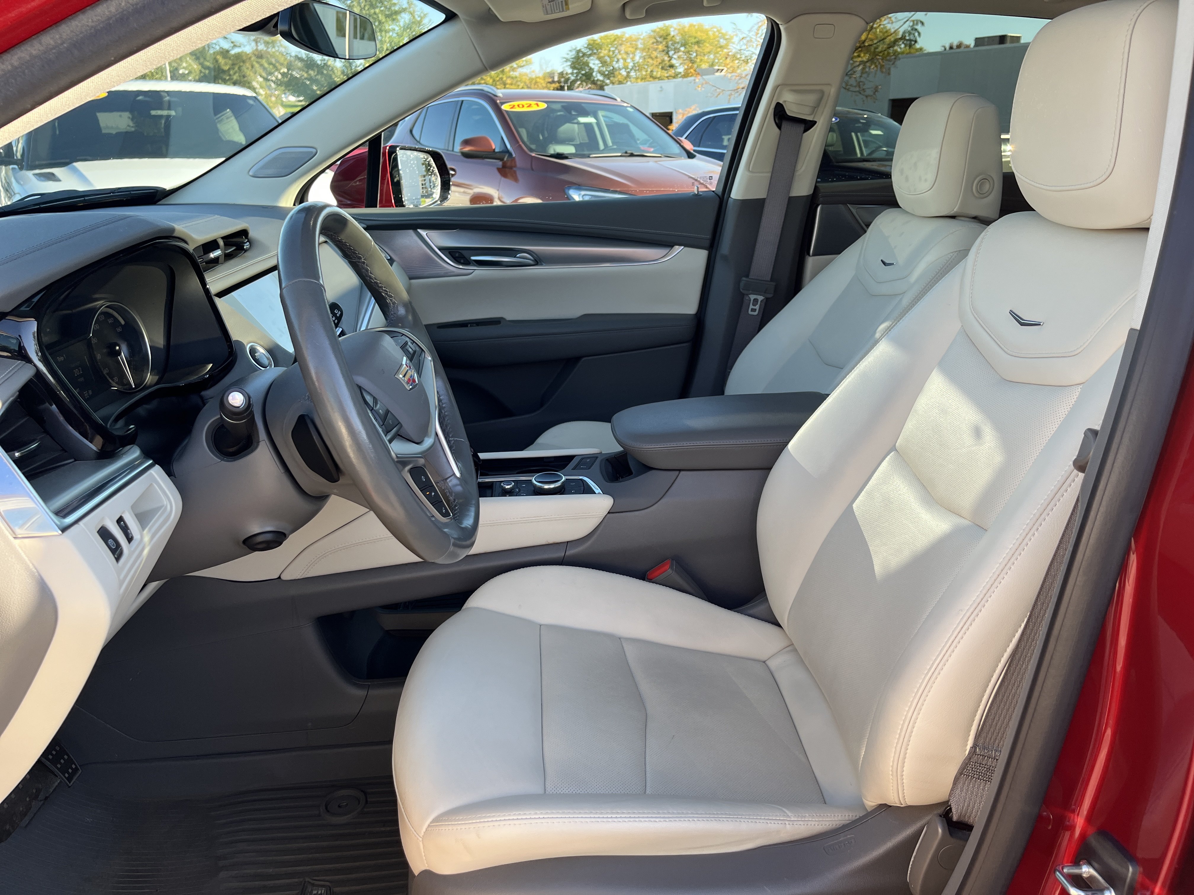 Used 2024 Cadillac XT5 Premium Luxury w/ LPO, Floor Liner Package AWD/4WD image 20