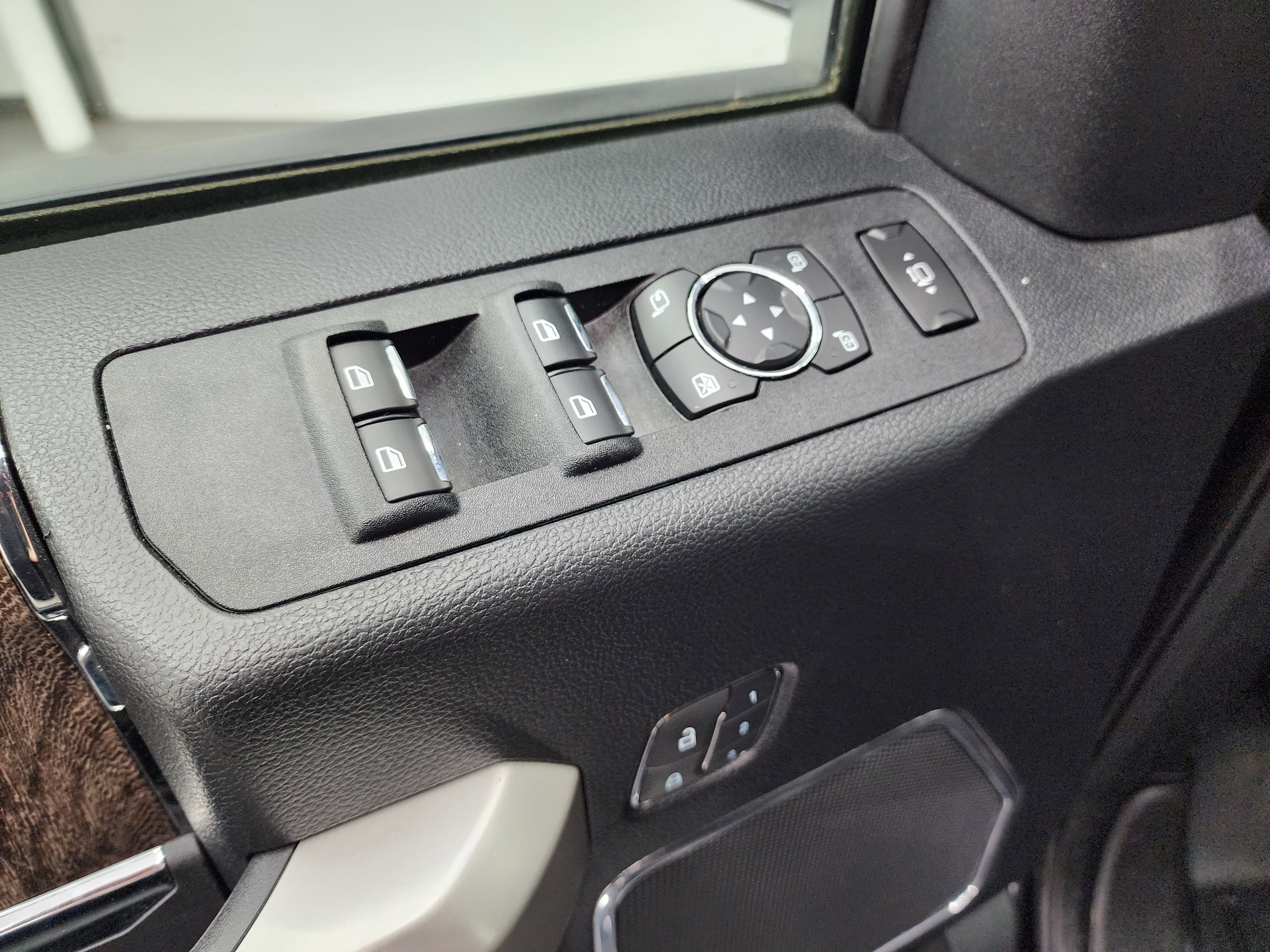 Used 2019 Ford F350 Lariat w/ Chrome Package image 44