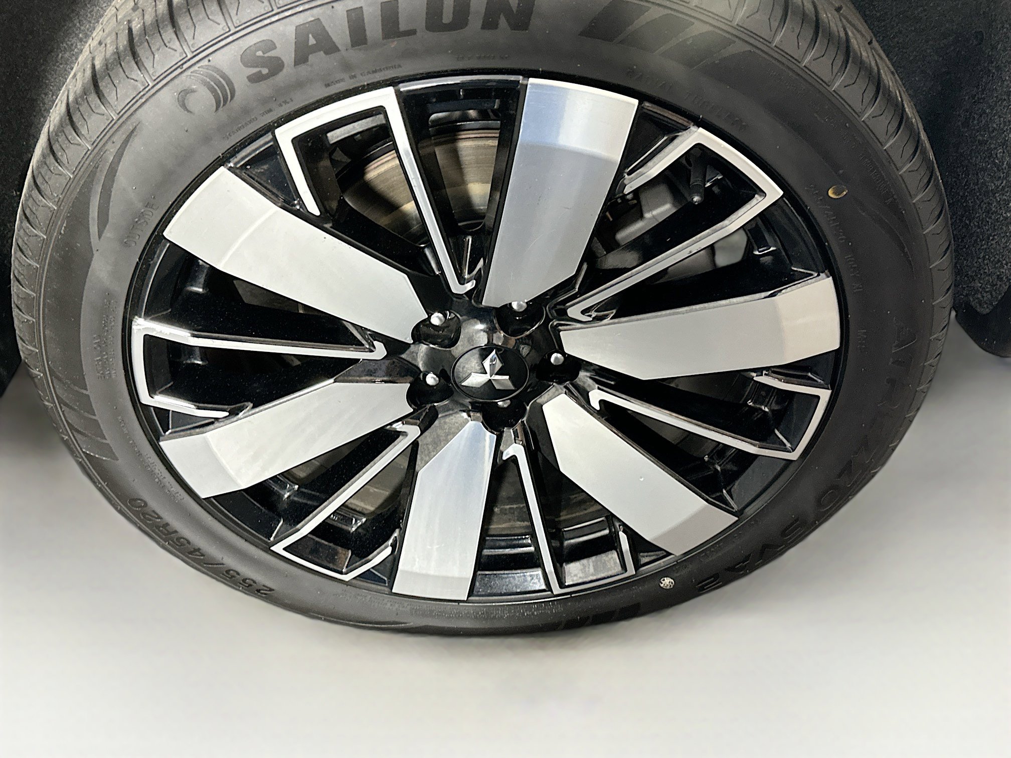 Used 2025 Mitsubishi Outlander SE FWD image 11