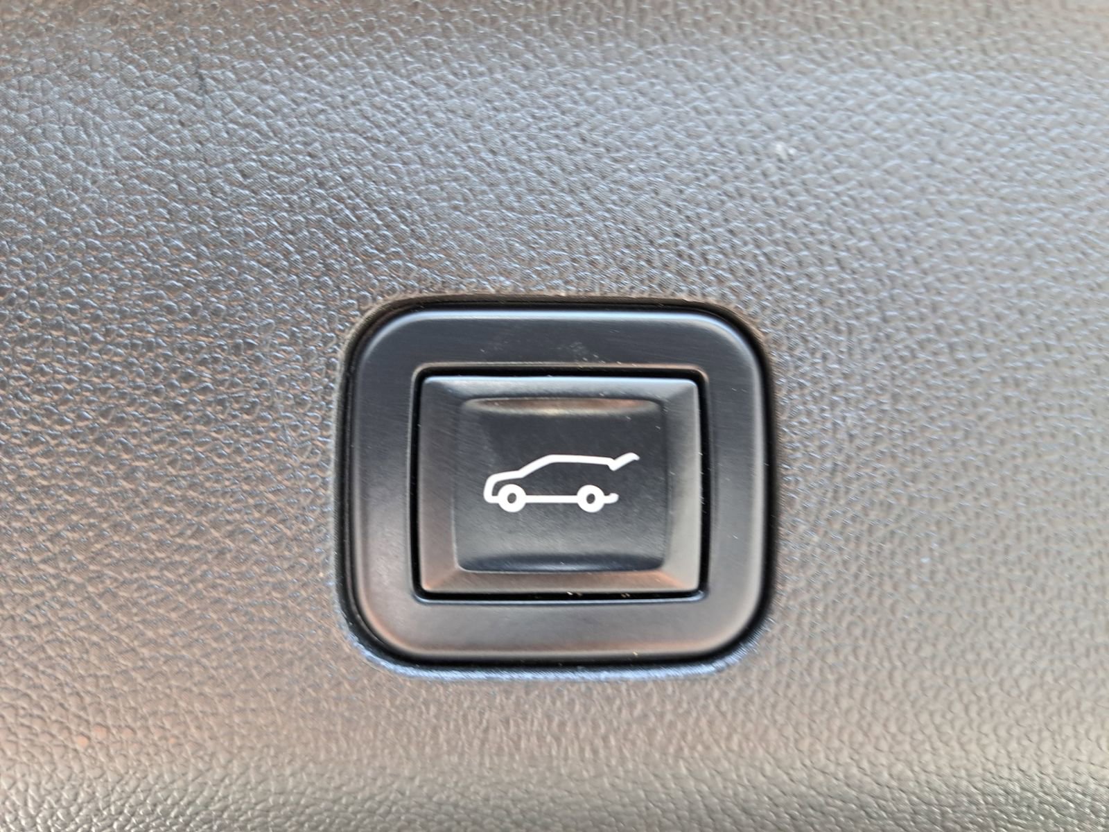 Used 2022 Chevrolet Tahoe LT w/ Luxury Package image 15