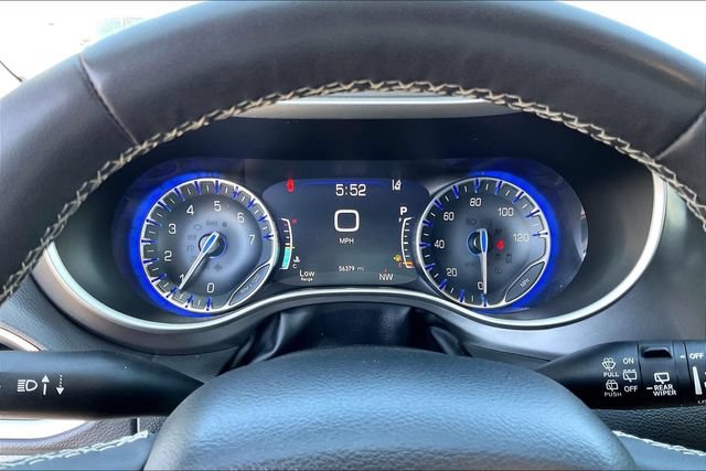 Used 2023 Chrysler Pacifica Touring-L FWD image 20