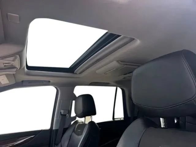 Used 2019 Cadillac Escalade Premium Luxury w/ Escalade Sport Edition AWD/4WD image 30