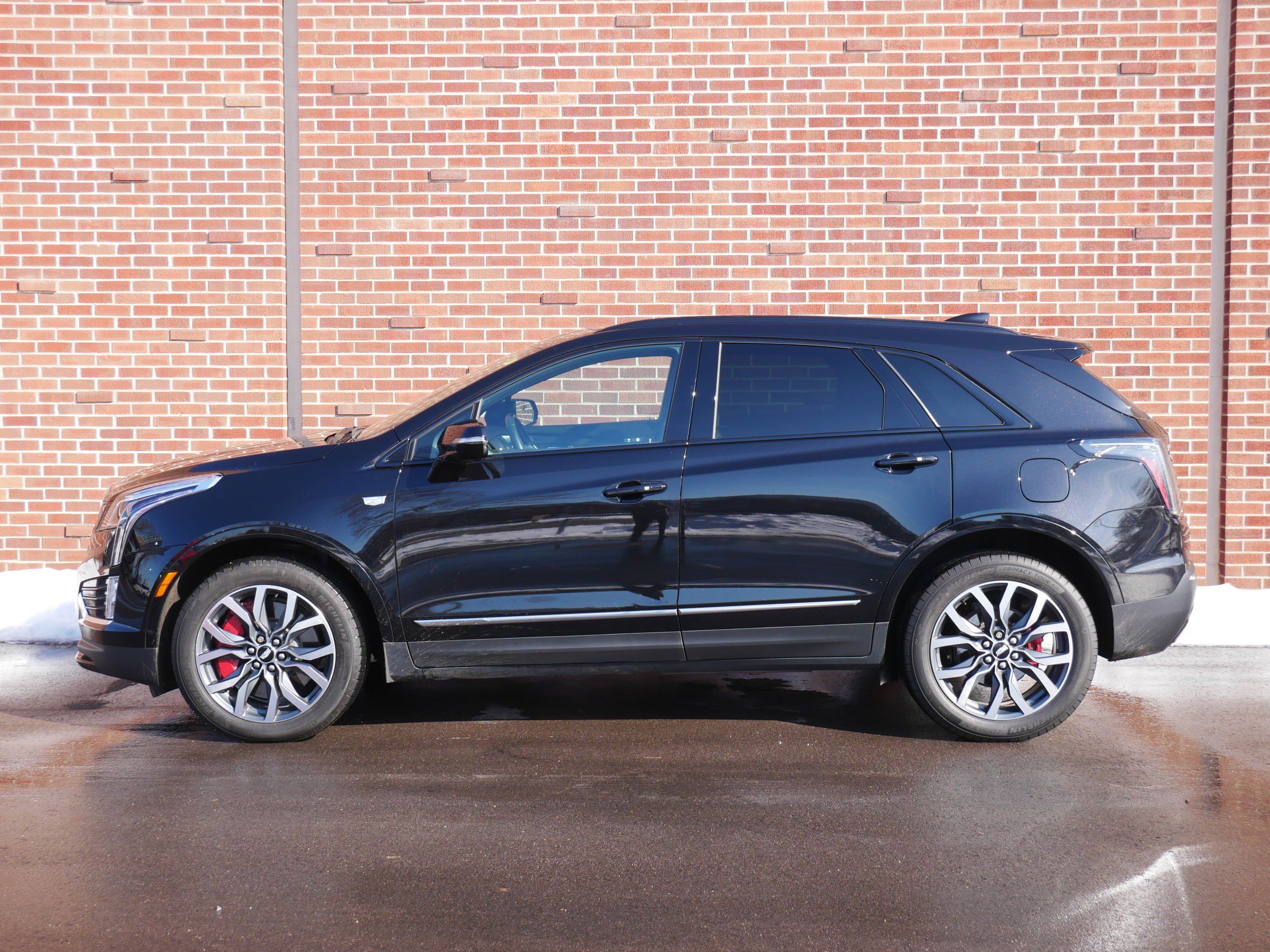 Certified 2023 Cadillac XT5 Sportv w/ LPO, Floor Liner Package image 2