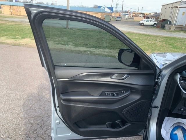 Used 2025 Jeep Grand Cherokee L Altitude image 12