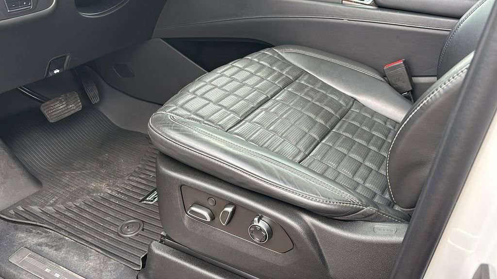 Used 2022 Cadillac Escalade ESV Sport Platinum w/ Heavy-Duty Trailer Package image 27