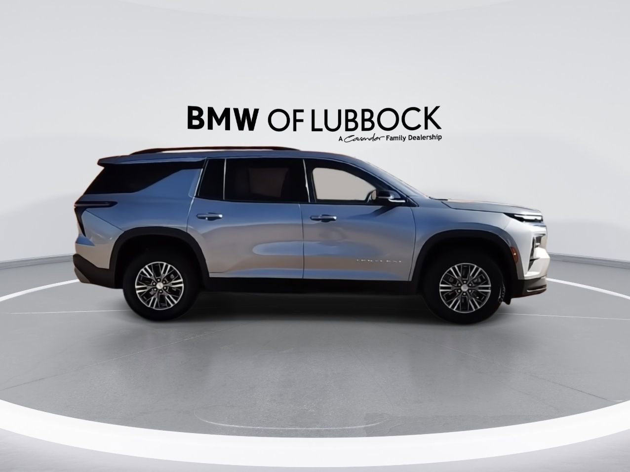 Used 2024 Chevrolet Traverse LT image 2