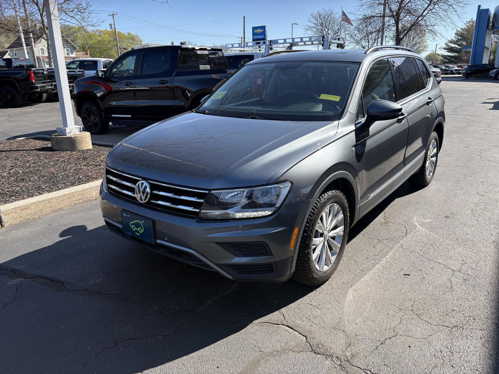 Used 2018 Volkswagen Tiguan SE w/ Panoramic Sunroof Package AWD/4WD image 3