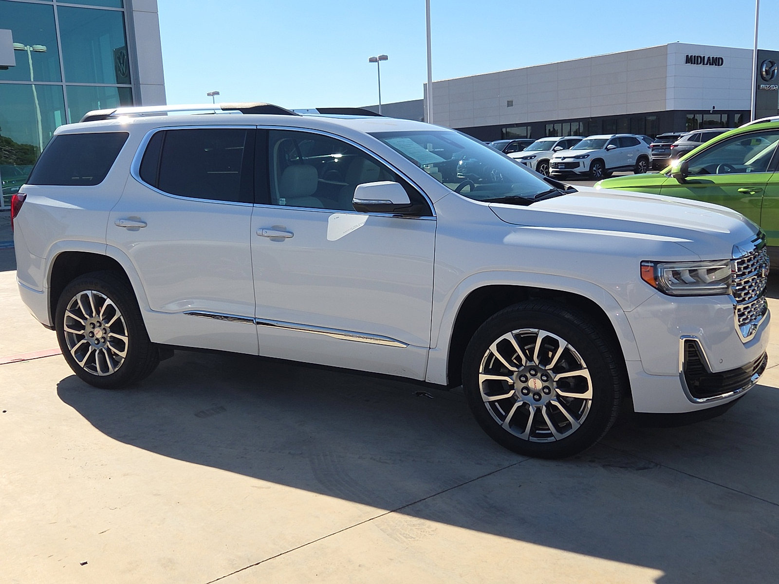 Used 2022 GMC Acadia Denali w/ Denali Ultimate Package image 8