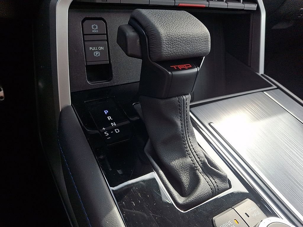 Used 2025 Toyota Sequoia Platinum AWD/4WD image 17