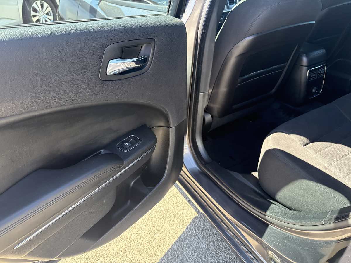 Used 2014 Dodge Charger SXT RWD image 10