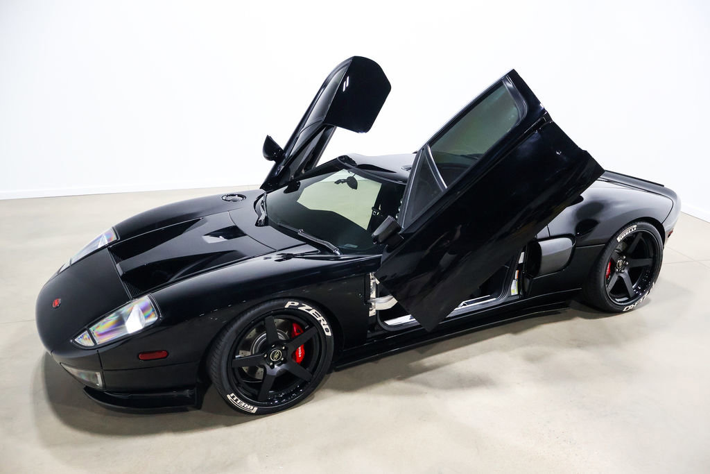 Used 2006 Ford GT RWD image 13