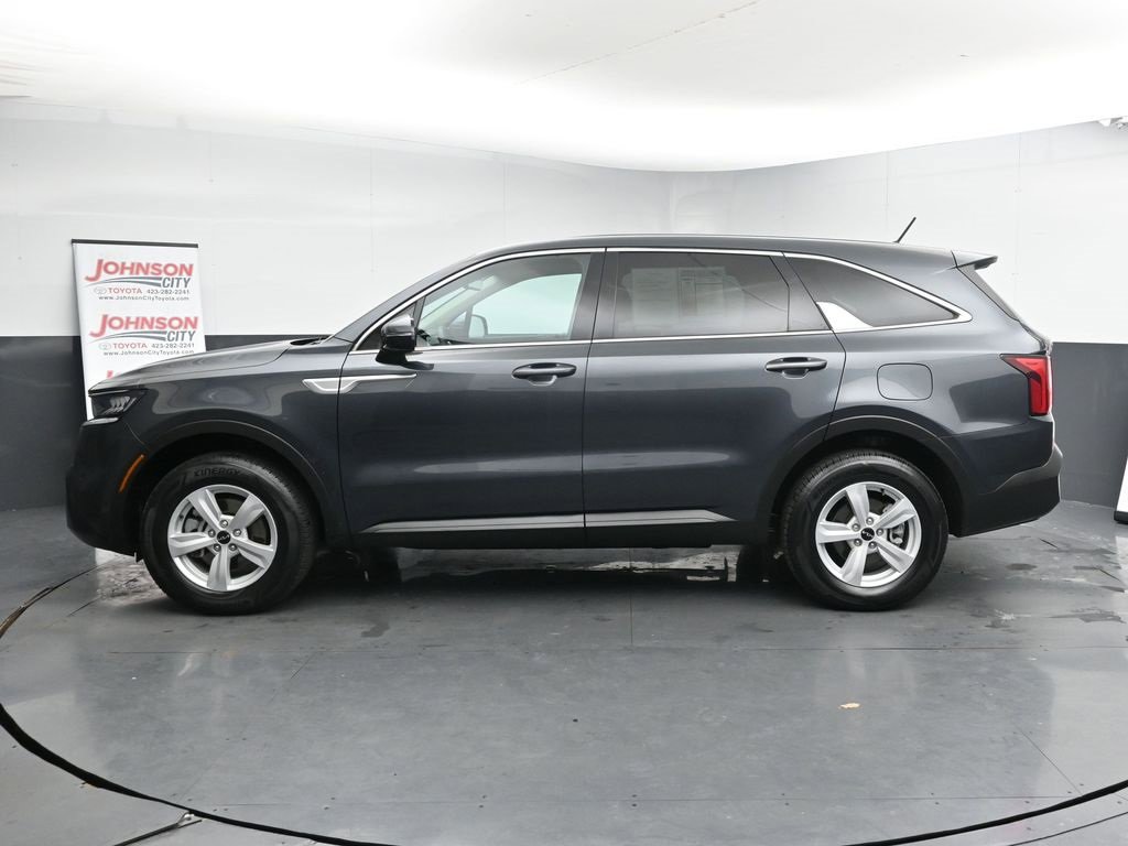 Used 2023 Kia Sorento LX image 5