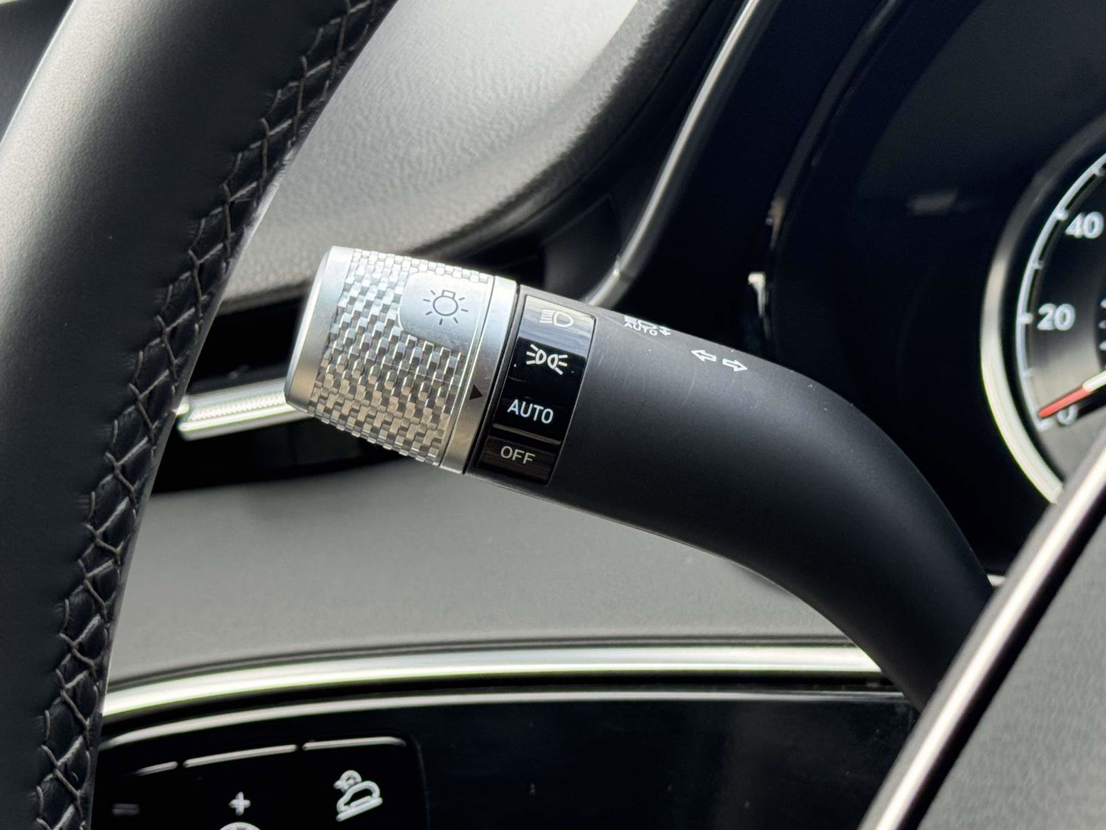 Used 2025 Genesis GV70 2.5T image 9