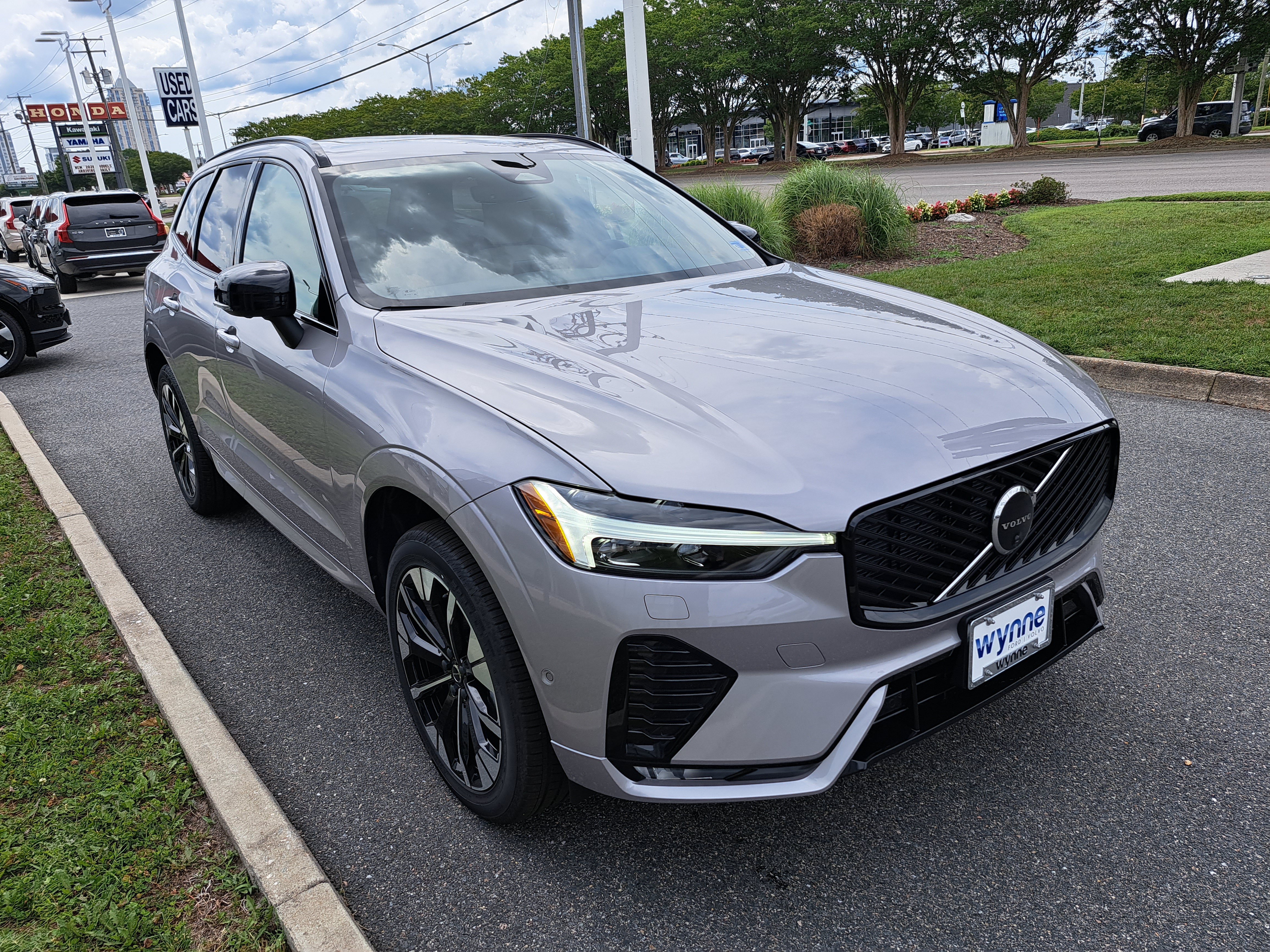 New 2026 Volvo XC60 B5 Plus w/ Protection Package Premier AWD/4WD image 2