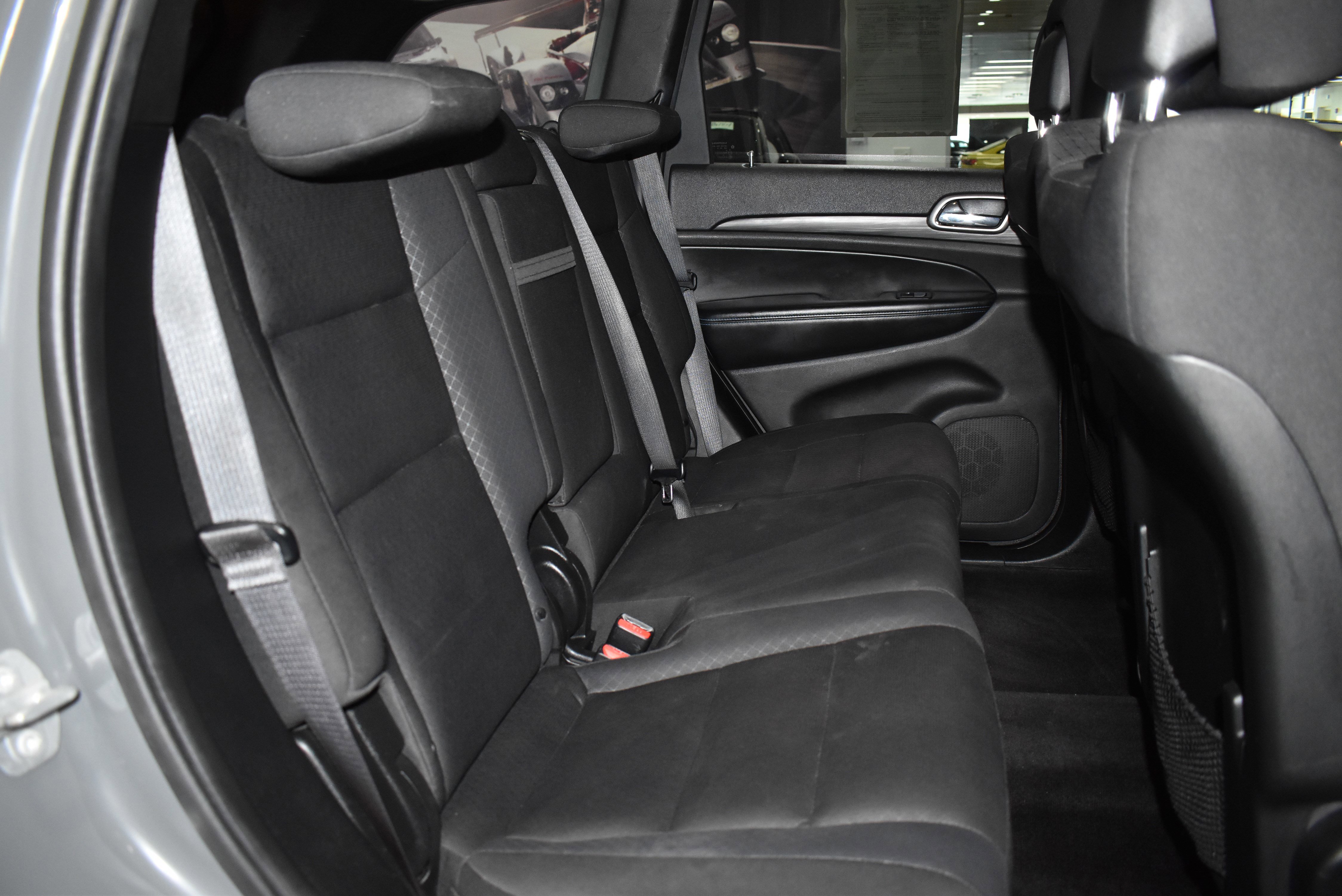 Used 2019 Jeep Grand Cherokee Laredo AWD/4WD image 30