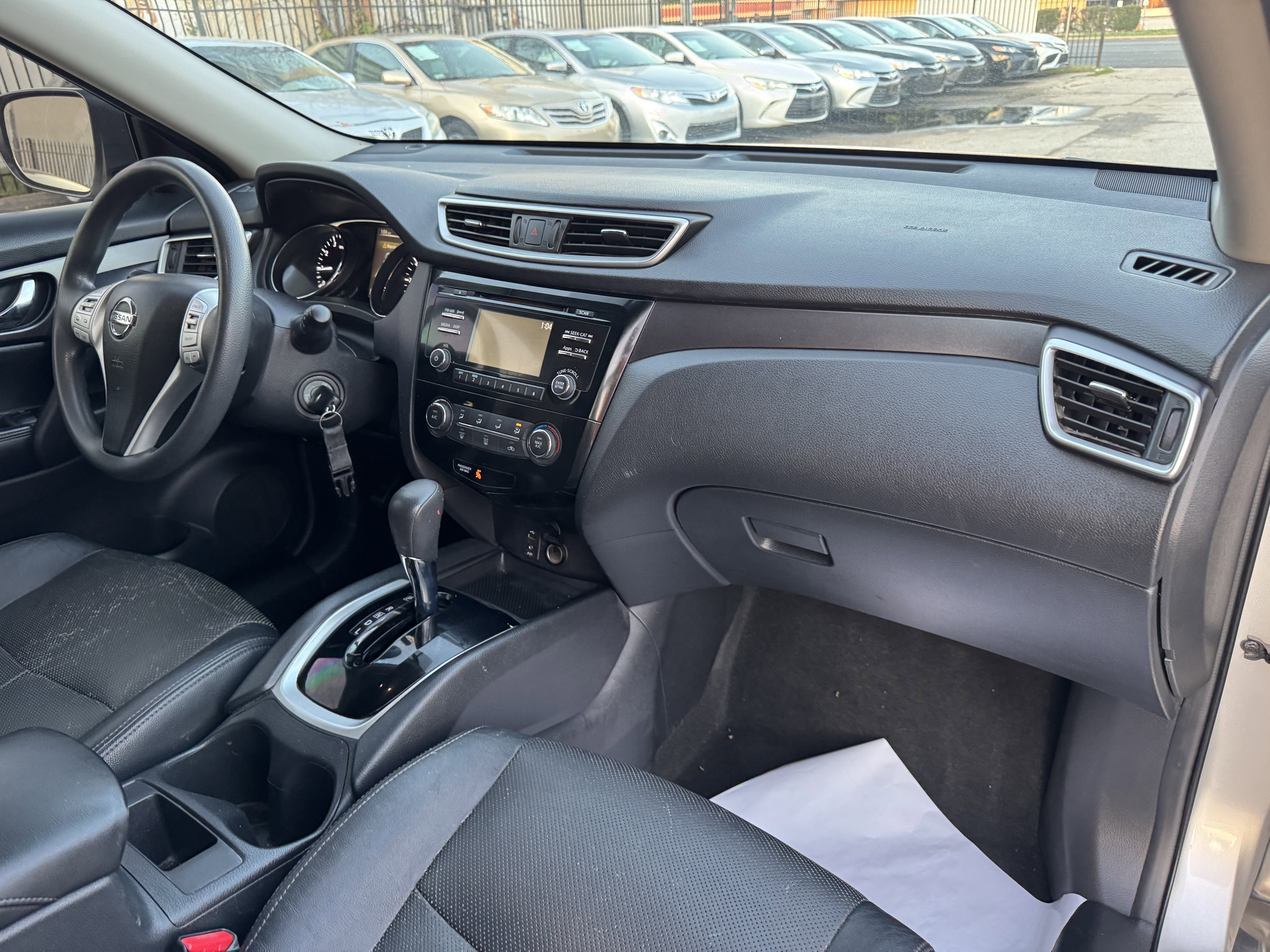 Used 2015 Nissan Rogue S image 11