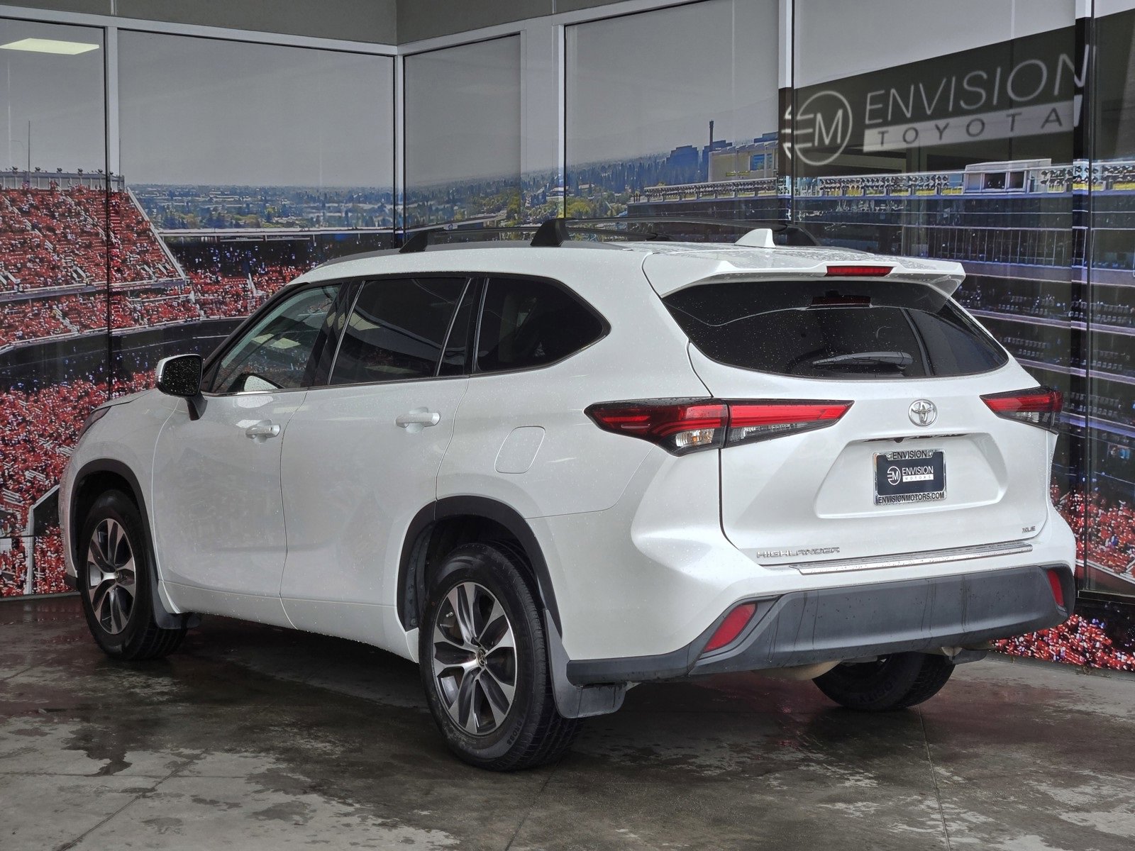Certified 2022 Toyota Highlander XLE image 6