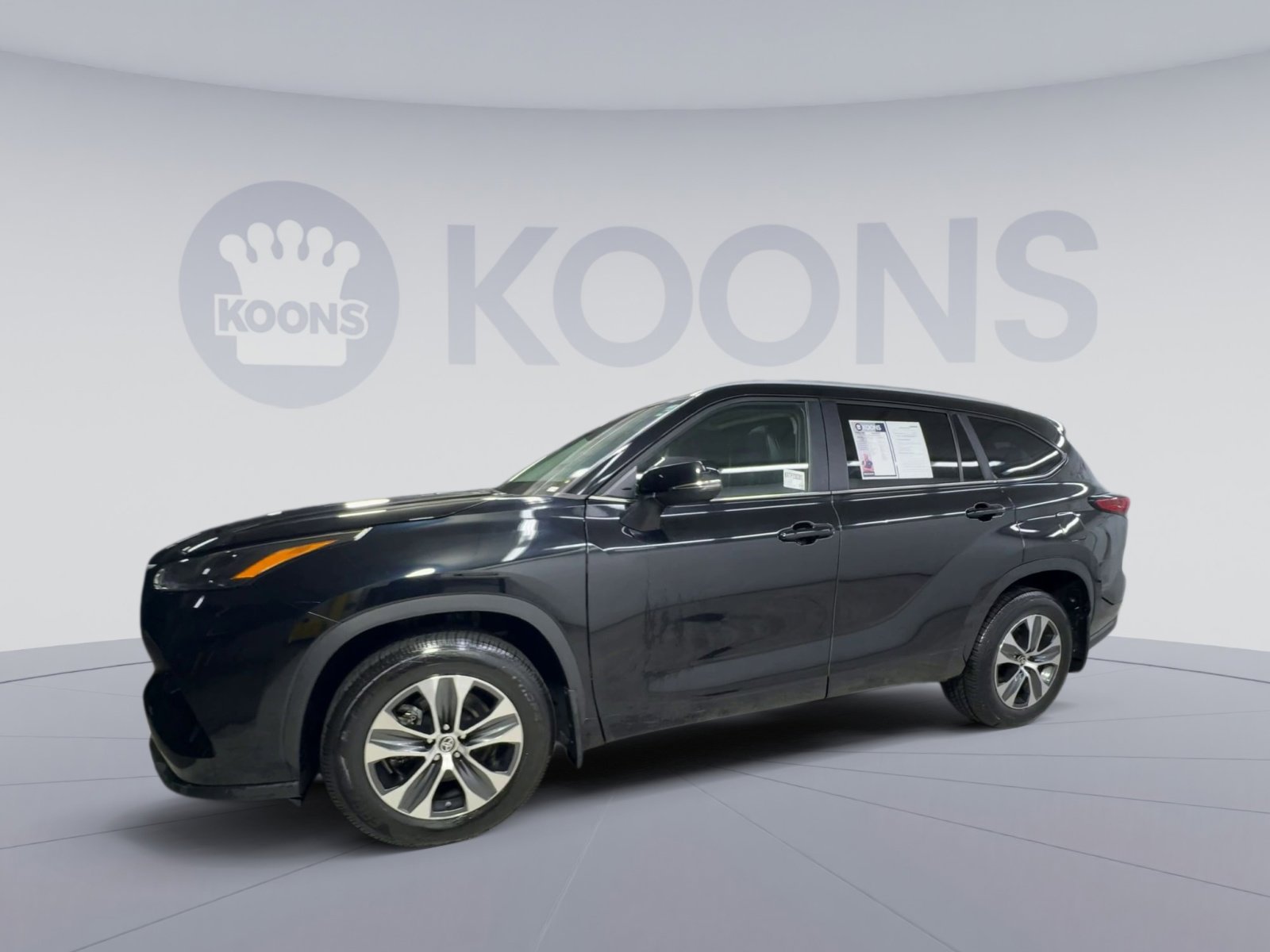Used 2023 Toyota Highlander XLE AWD/4WD image 5