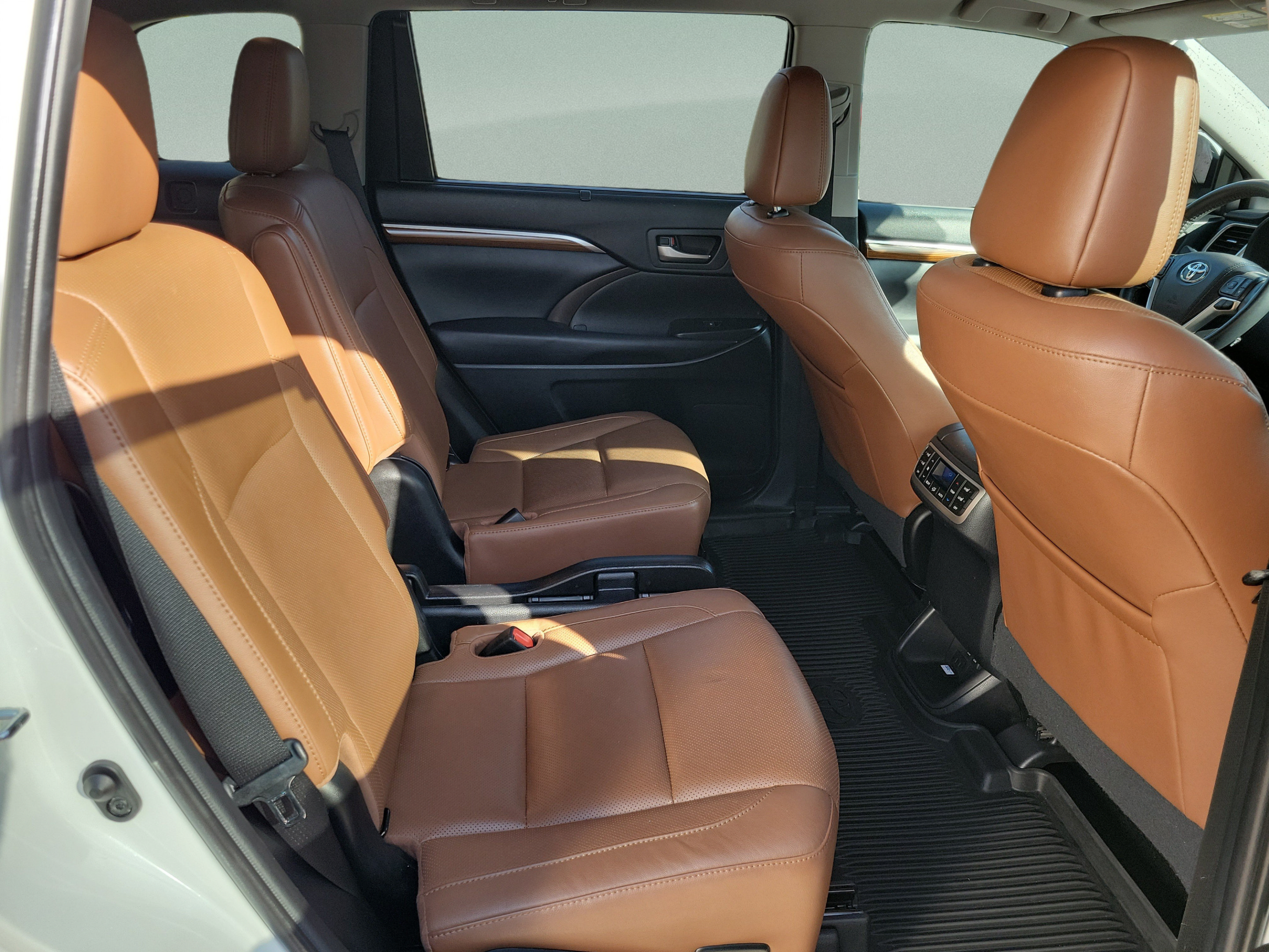 Used 2019 Toyota Highlander Limited Platinum AWD/4WD image 29