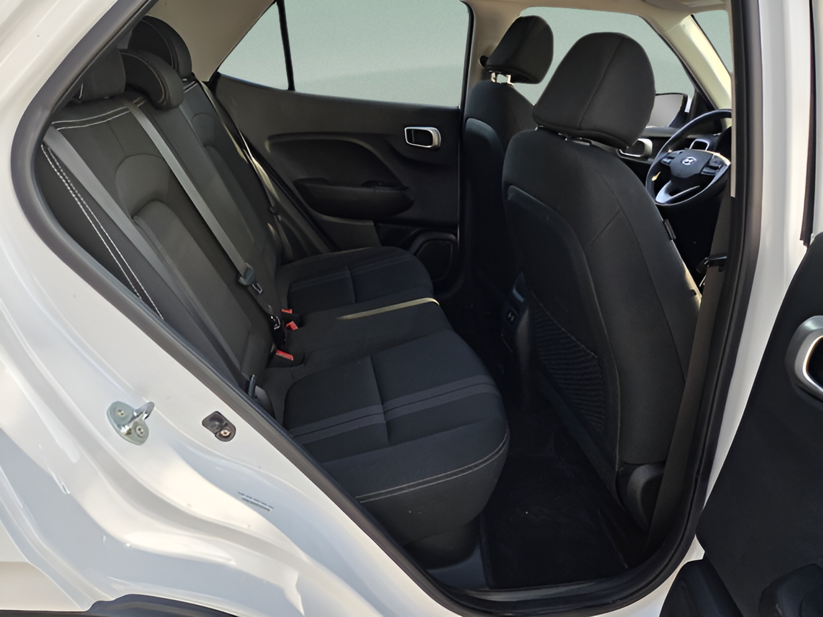 Used 2025 Hyundai Venue SEL FWD image 16