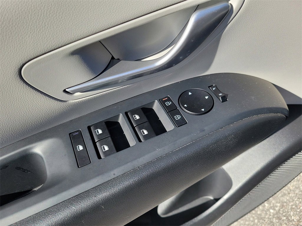 Certified 2025 Hyundai Tucson SE image 18