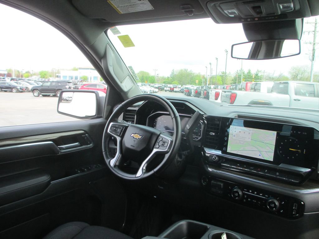 Used 2025 Chevrolet Silverado 1500 LT AWD/4WD image 24