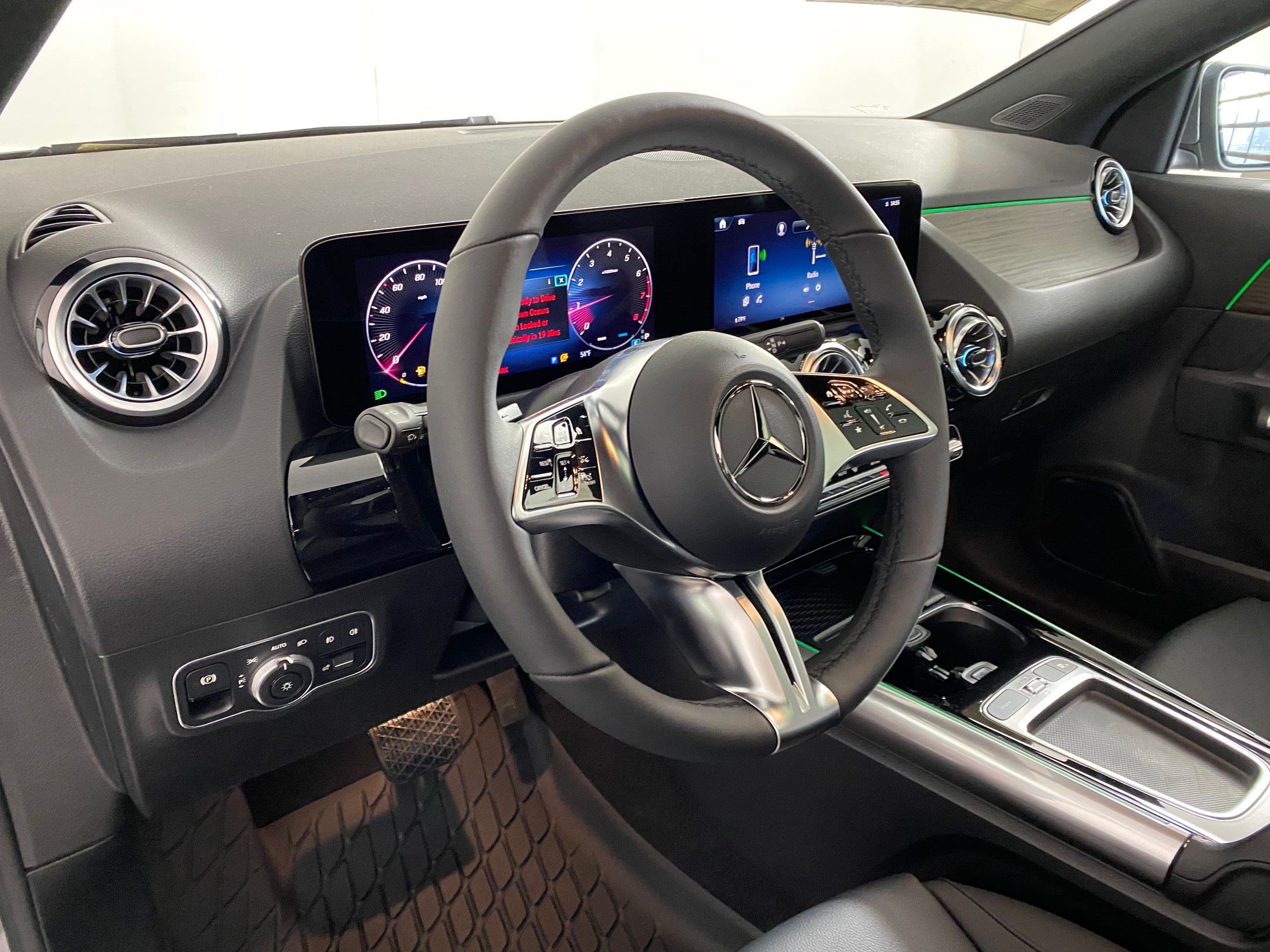 Used 2026 Mercedes-Benz GLA 250 4MATIC image 4