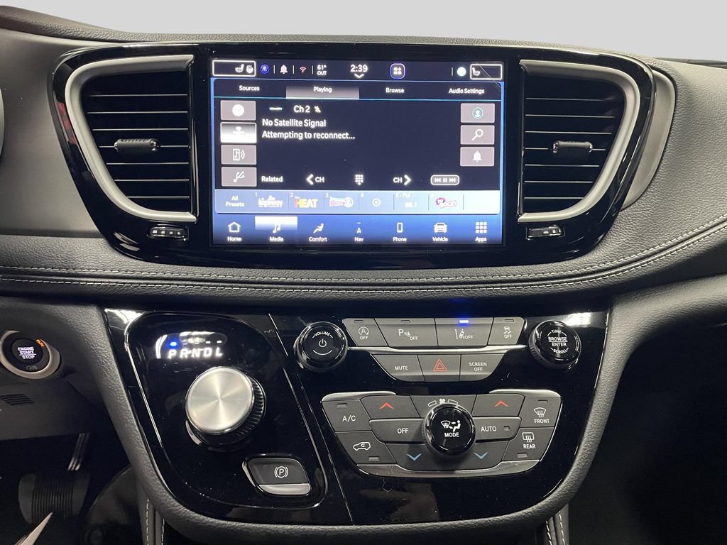 New 2027 Chrysler Pacifica Limited AWD/4WD image 16