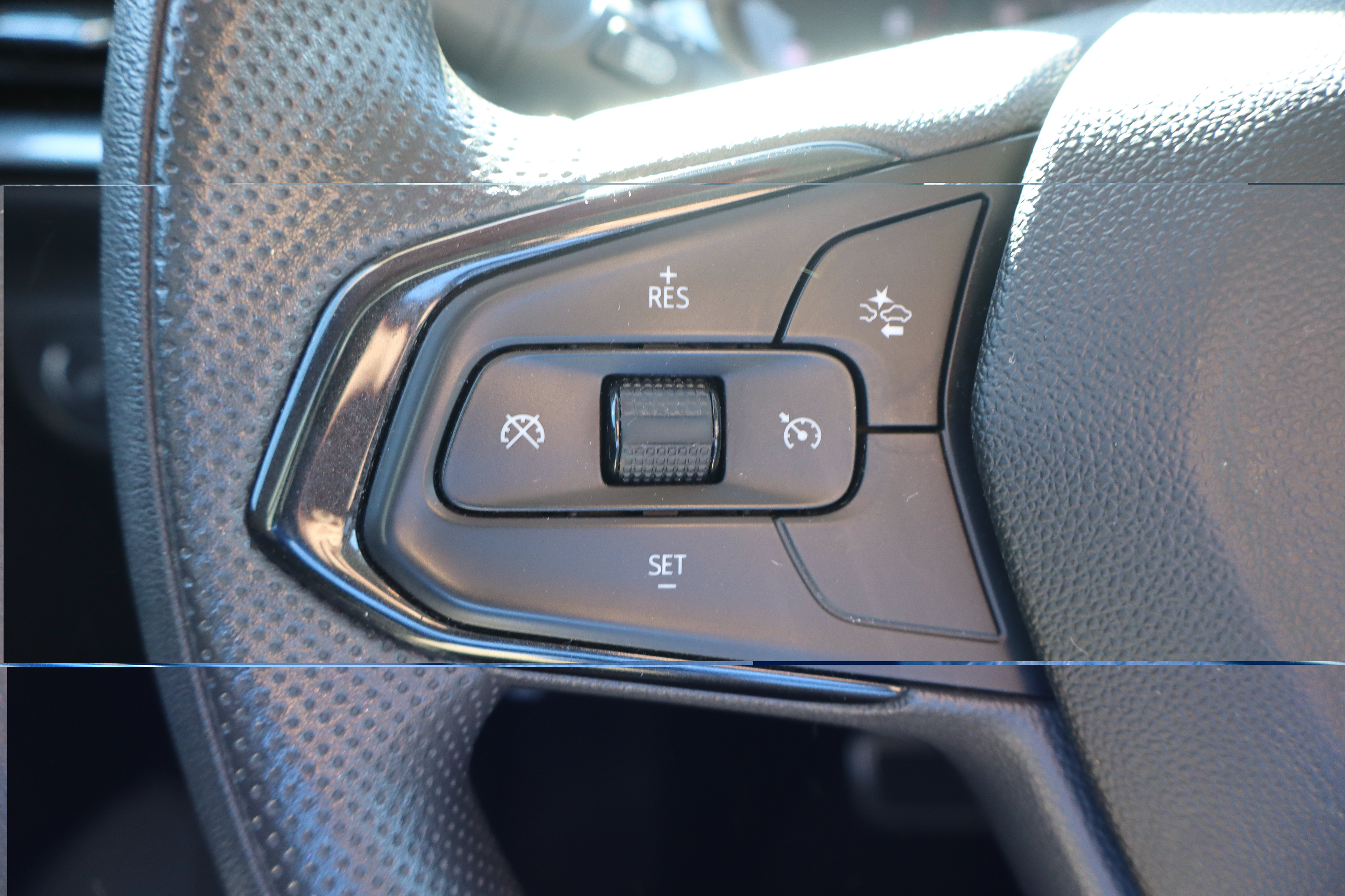 Used 2022 Chevrolet TrailBlazer LT w/ LPO, Blackout Package FWD image 16