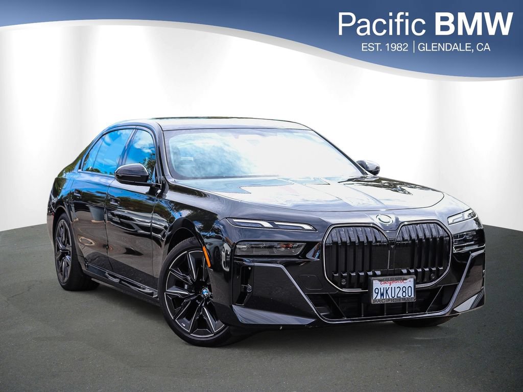 Used 2026 BMW 750e xDrive AWD/4WD image 1