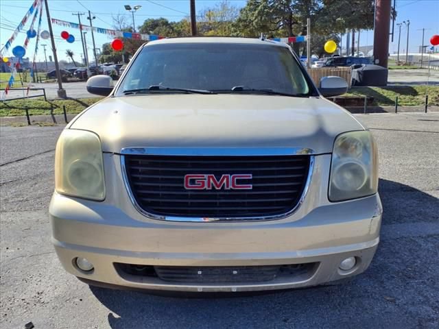 Used 2010 GMC Yukon SLE w/ SLE-2 Equipment Package RWD image 4
