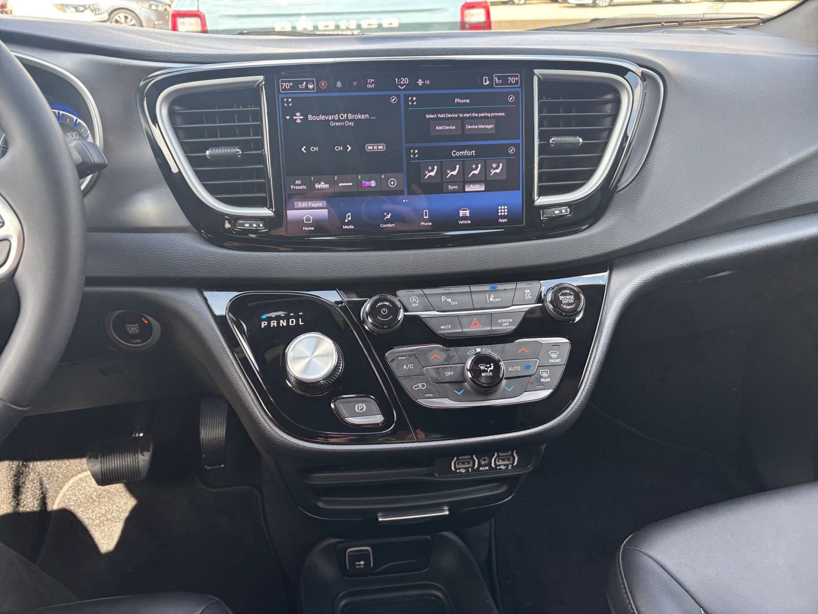 Used 2025 Chrysler Pacifica Select image 17