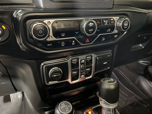 Used 2020 Jeep Wrangler Unlimited Sahara AWD/4WD image 19